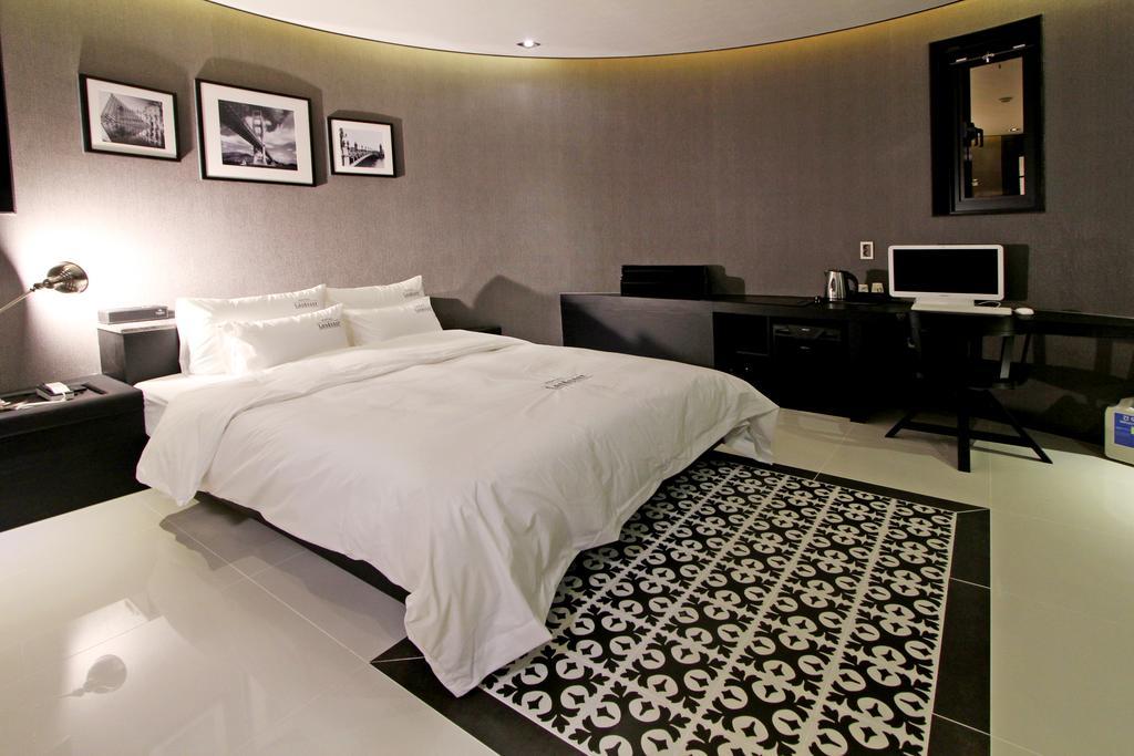 Hotel Londoner Gimhae Esterno foto