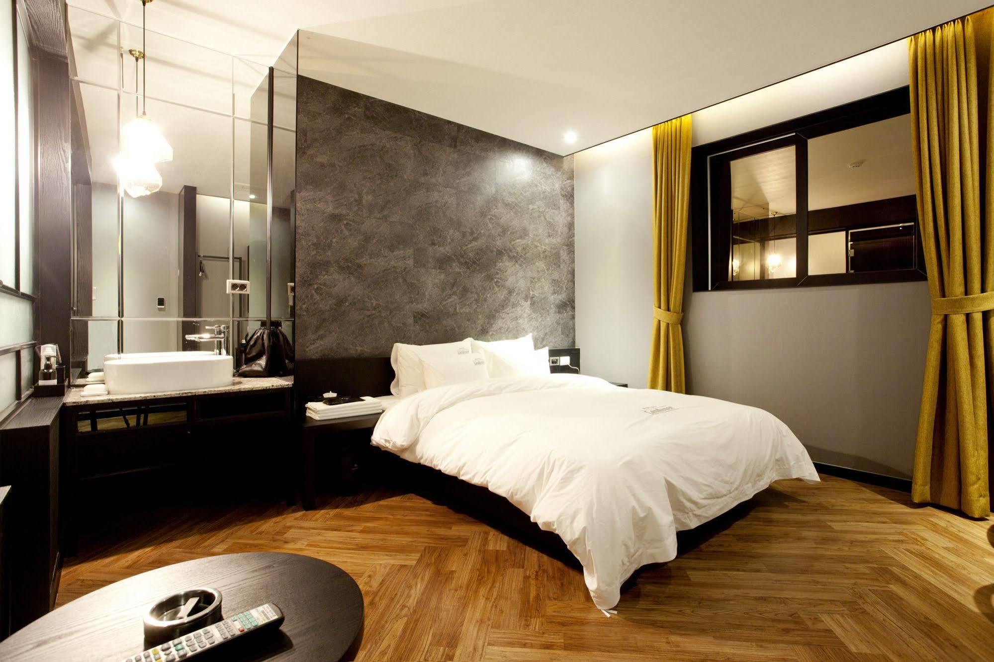 Hotel Londoner Gimhae Esterno foto